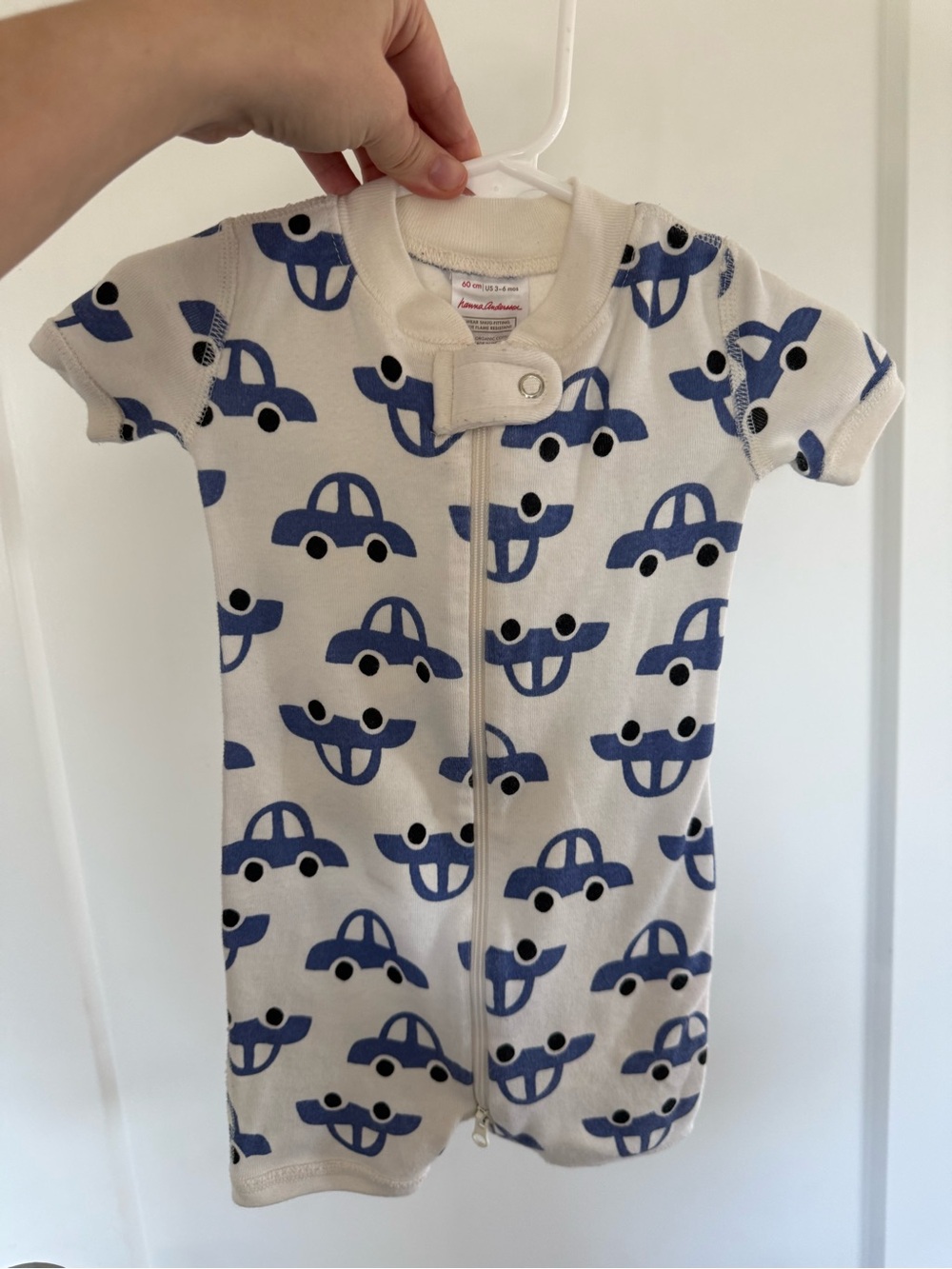 Hanna Andersson 3-6 months White Short-Sleeve Pajama Romper with Blue Car Print